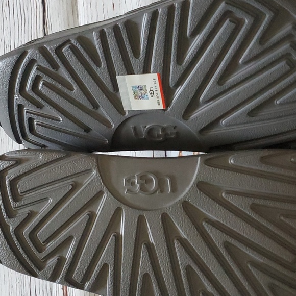 🆕️ UGG MEN'S BLACK SLIDES - Picture 6 of 8